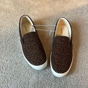 Cheetah print slip on shoes